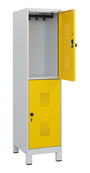C+P Doppelstöckiger Spind Evolo PLUS, Füße, 2 Fächer, 1630x400x500mm, 7035/1023, Drehriegel, 0493105-12 S10001