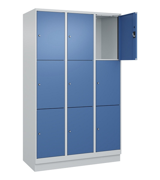 C+P Schließfachschrank Evolo PLUS, mit Sockel, 9 Fächer, 1950x1200x500mm, 7035/5, Frontfarbe RAL 5023 Fernblau, 049020-323 S10008