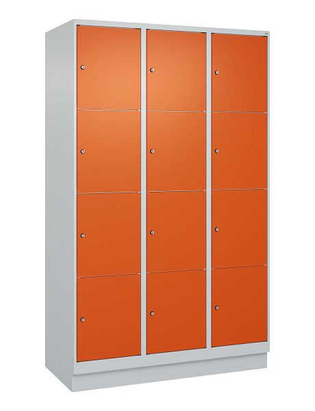 C+P Schließfachschrank Classic PLUS, Sockel, 3 Abteile mit je 4 Fächern, 1950x1200x500mm, 7035/2004, 080020-324 S10018