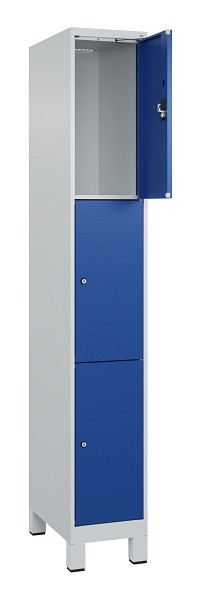 C+P Schließfachschrank Evolo PLUS, mit Füßen, 3 Fächer, 1950x300x500mm, 7035/50, Frontfarbe RAL 5010 Enzianblau, 049010-103 S10006
