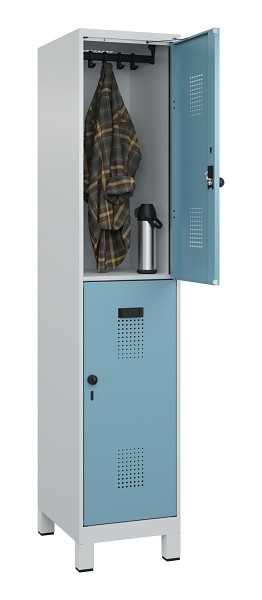 C+P Doppelstöckiger Spind Evolo PLUS, mit Füßen, 2 Fächer, 1950x400x500mm, 7035, 2406015 RDS Architekturblau, Drehriegel, 049310-12 S10009