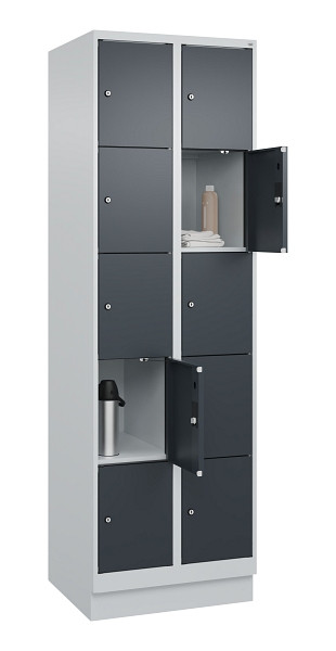 C+P Schließfachschrank Evolo PLUS, mit Sockel, 10 Fächer, 1950x600x500mm, 7035/7, Frontfarbe RAL 7016 Anthrazitgrau, 049020-205 S10012