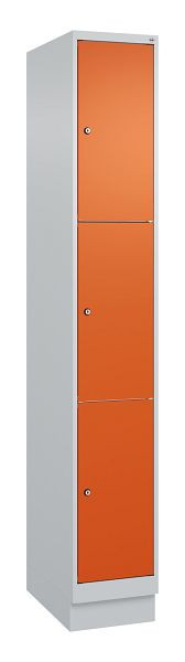 C+P Schließfachschrank Classic PLUS, Sockel, 1950x300x500mm, 7035/2004, mit 3 Fächern, 080020-103 S10018