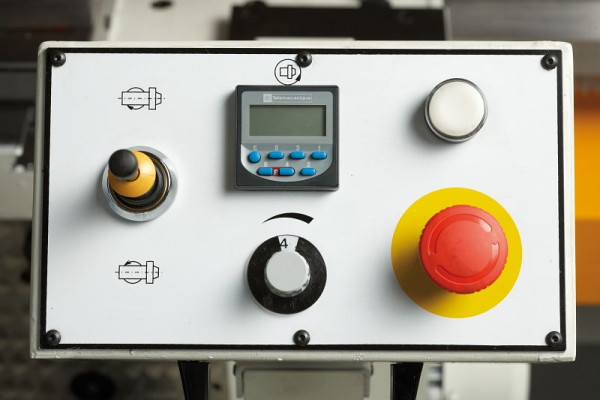 ELMAG Universal-Drehmaschine, PREMIUM CU 630 Spitzenweite 3000mm-, inklusive Röhm-Drehfutter, 88645