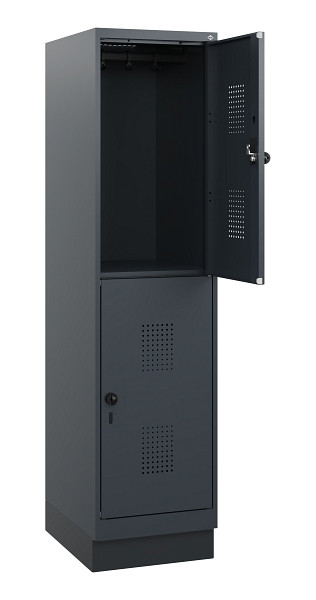 C+P Doppelstöckiger Spind Evolo PLUS, Sockel, 2 Fächer, 1630x400x500mm, 7016/701, Drehriegel, 0493205-12 S10016