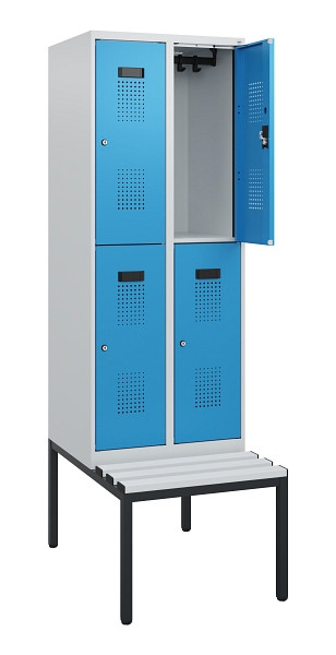 C+P Doppelstöckiger Spind Evolo PLUS, Bank, 4 Fächer, 1950x600x815mm, 7035/5012, Zylinderschloss, Sitzfläche Kunststoff, Sitzbank, 0493505-20 S10142