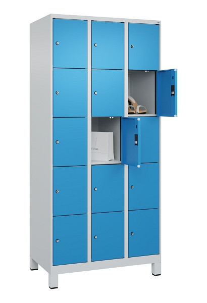 C+P Schließfachschrank Evolo PLUS, mit Füßen, 15 Fächer, 1950x900x500mm, 7035/5, Frontfarbe RAL 5012 Lichtblau, 049010-305 S10007
