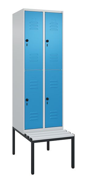 C+P Doppelstöckiger Spind Classic PLUS, 2 Abteile, 2120x600x815mm, 7035/5012, Drehriegel, mit untergebauter Sitzbank, 0803507-20 S10109
