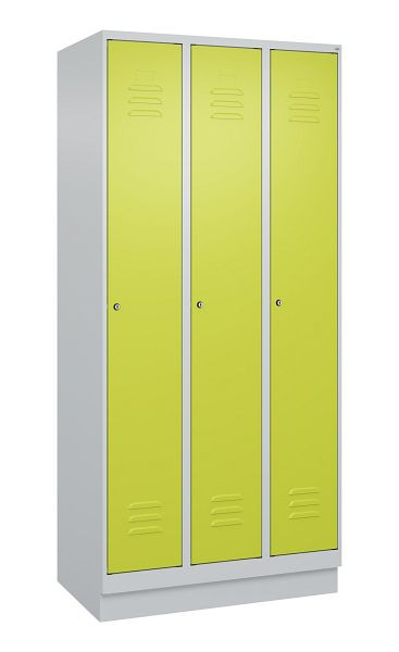 C+P Umkleidespind Classic PLUS mit Mitteltrennwand, Sockel, 3 Abteile, 1950x900x500mm, 7035/0024, Zylinderschlösser, 080020-30F S10025
