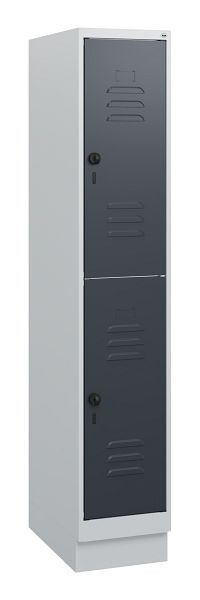 C+P Doppelstöckiger Spind Classic PLUS, Sockel, 1630x300x500mm, 7035/7016, Drehriegel, 0803205-10 S10008