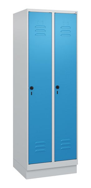 C+P Umkleidespind Classic PLUS, Sockel, 2 Abteile, 1800x600x500mm, 7035/5012, Drehriegel, 0800207-20 S10004