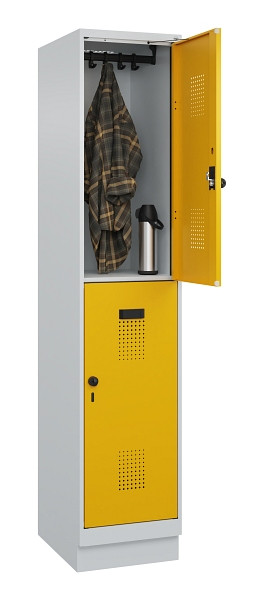 C+P Doppelstöckiger Spind Evolo PLUS, mit Sockel, 2 Fächer, 1950x400x500mm, 7035, Frontfarbe RAL 1004 Goldgelb, Drehriegel, 049320-12 S10000