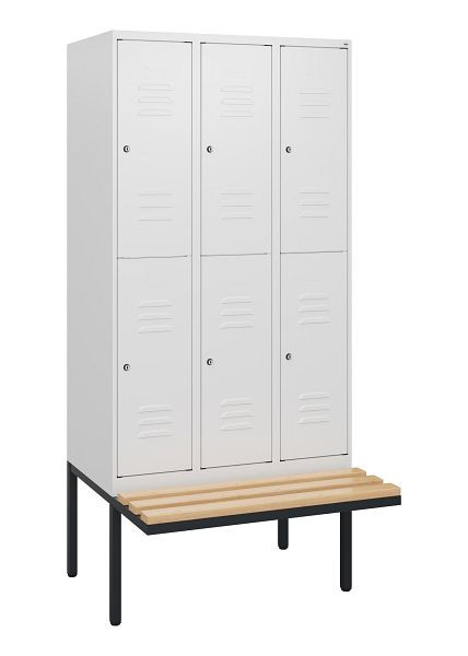 C+P Doppelstöckiger Spind Classic PLUS, 3 Abteile, 1950x900x815mm, 9016/9016, Zylinderschlösser, Buche-Sitzleisten, Sitzfläche, 0803405-30 S10044