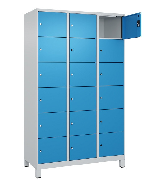 C+P Schließfachschrank Evolo PLUS, mit Füßen, 18 Fächer, 1950x1200x500mm, 7035/5012 Lichtblau, 049010-326 S10007
