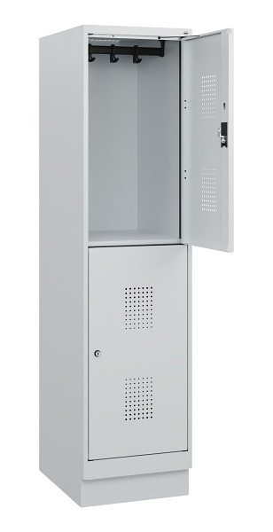 C+P Doppelstöckiger Spind Evolo PLUS, Sockel, 2 Fächer, 1630x400x500mm, 7035/703, Zylinderschloss, 0493205-12 S10040