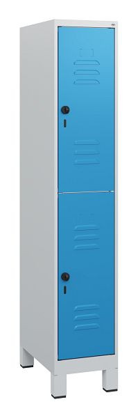 C+P Doppelstöckiger Spind Classic PLUS, Füße, 1630x300x500mm, 7035/5012, Drehriegel, 0803105-10 S10004