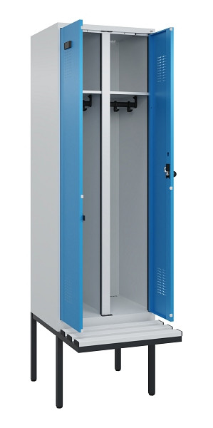 C+P Schwarz-Weiß-Spind Evolo PLUS, Bank, 2 Abteile, 2120x600x815mm, 7035/5012, Drehriegel, Material Sitzfläche Kunststoff, 0490427-20 S10061