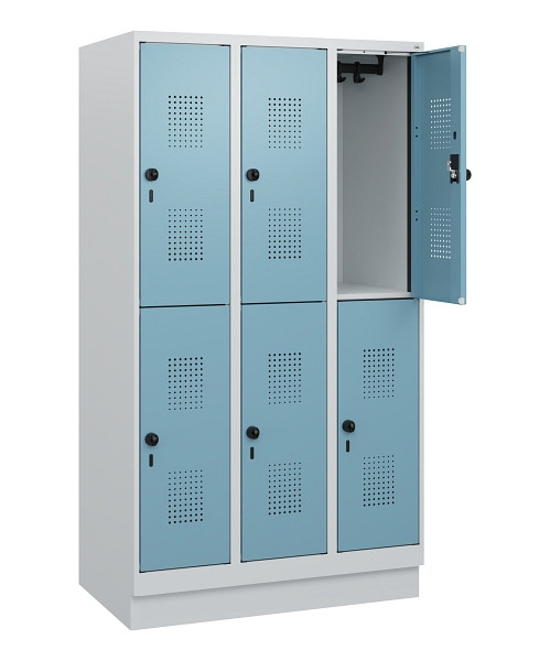 C+P Doppelstöckiger Spind Evolo PLUS, Sockel, 6 Fächer, 1630x900x500mm, 7035/001, Drehriegel, 0493205-30 S10009