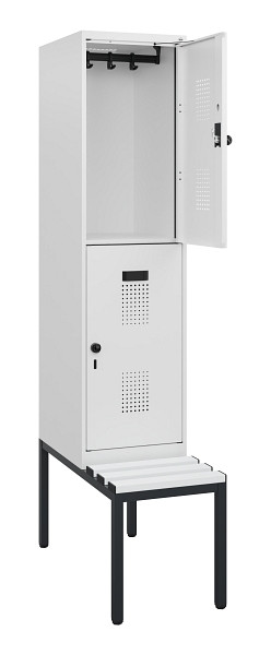 C+P Doppelstöckiger Spind Evolo PLUS, Bank, 2 Fächer, 1950x400x815mm, 9016/9016, Drehriegel, Sitzfläche Kunststoff, Sitzbank, 0493505-12 S10120