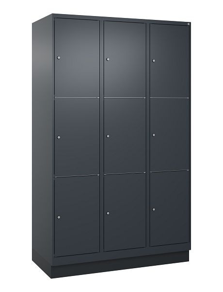 C+P Schließfachschrank Classic PLUS, Sockel, 3 Abteile mit je 3 Fächern, 1950x1200x500mm, 7016/7016, 080020-323 S10015