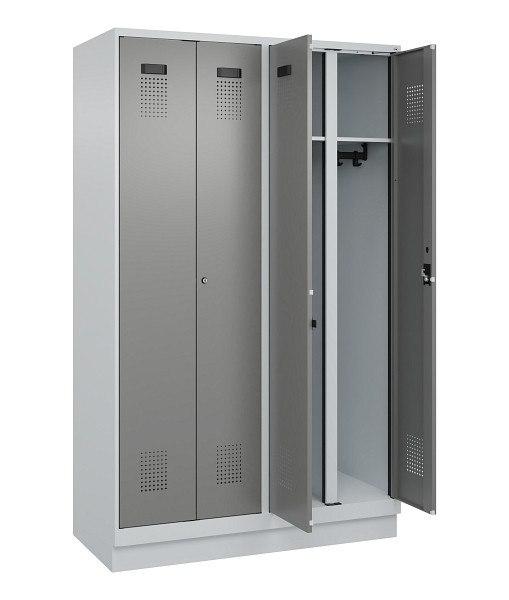 C+P Schwarz-Weiß-Spind Evolo PLUS, mit Sockel, 4 Abteile, 1950x1200x500mm, 7035/0005000 RDS Stahlgrau, Abteilbreite 300 mm, Schlüssel 2, 049022-40 S10041