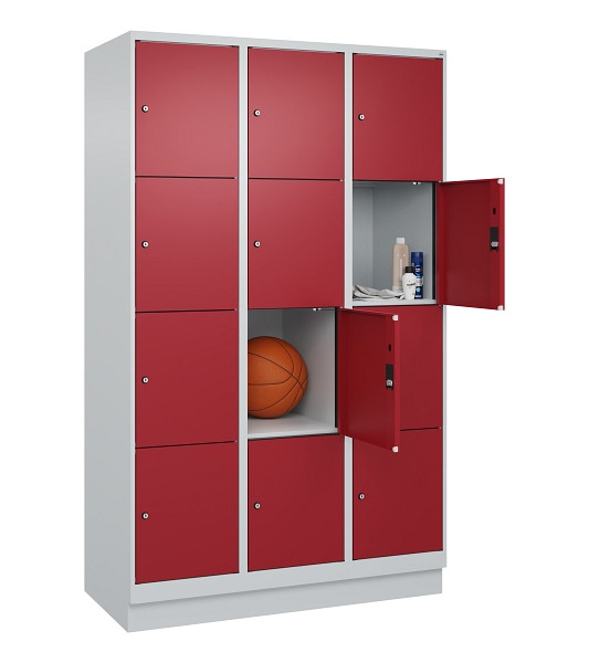 C+P Schließfachschrank Evolo PLUS, mit Sockel, 12 Fächer, 1950x1200x500mm, 7035/3003 Rubinrot, Abteile 3, Abteilbreite 400 mm, 049020-324 S10004