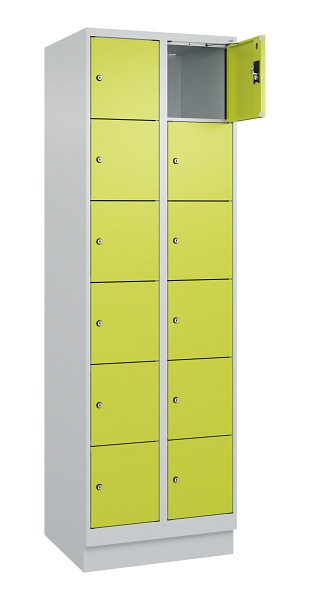 C+P Schließfachschrank Evolo PLUS, mit Sockel, 12 Fächer, 1950x600x500mm, 7035/0, Frontfarbe 1108060 RDS Clowngrün, 049020-206 S10015