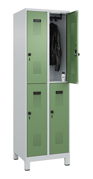 C+P Doppelstöckiger Spind Evolo PLUS, mit Füßen, 4 Fächer, 1950x600x500mm, 7035, Frontfarbe RAL 6011 Resedagrün, Drehriegel, 049310-20 S10010
