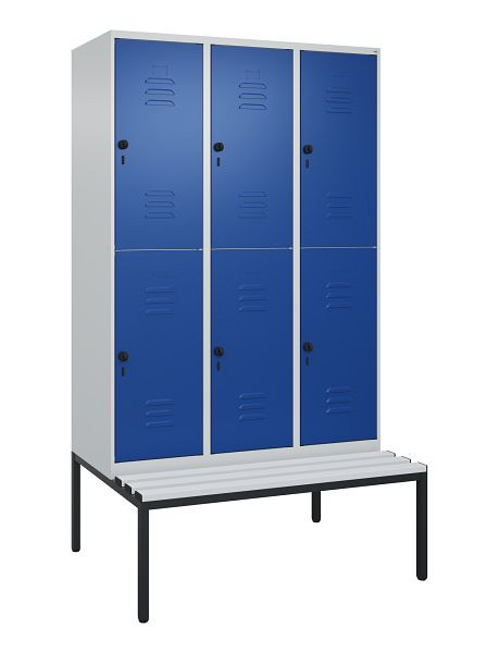 C+P Doppelstöckiger Spind Classic PLUS, 3 Abteile, 2120x1200x815mm, 7035/5010, Drehriegel, mit untergebauter Sitzbank, 0803507-32 S10108