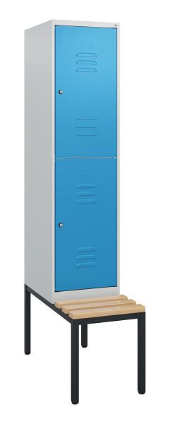 C+P Doppelstöckiger Spind Classic PLUS, 1950x400x815mm, 7035/5012, Zylinderschlösser, Sitzleisten aus Buche, mit untergebauter Sitzbank, 0803505-12 S10034
