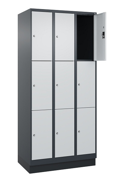C+P Schließfachschrank Evolo PLUS, mit Sockel, 9 Fächer, 1950x900x500mm, 7016/70, Frontfarbe RAL 7035 Lichtgrau, 049020-303 S10017