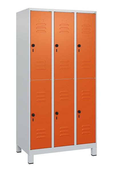 C+P Doppelstöckiger Spind Classic PLUS, Füße, 3 Abteile, 1800x900x500mm, 7035/2004, Drehriegel, 0803107-30 S10062