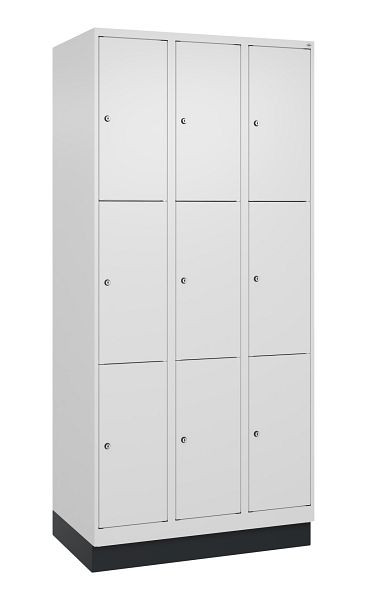 C+P Schließfachschrank Classic PLUS, Sockel, 3 Abteile mit je 3 Fächern, 1950x900x500mm, 9016/9016, 080020-303 S10017
