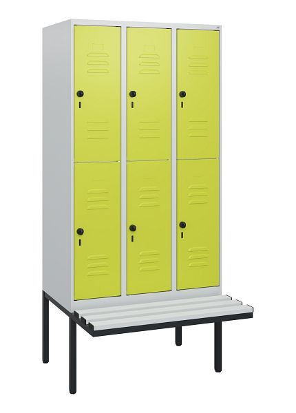 C+P Doppelstöckiger Spind Classic PLUS, 3 Abteile, 1950x900x815mm, 7035/0024, Drehriegel, mit Untergestell und schwebender Sitzfläche, 0803405-30 S10070