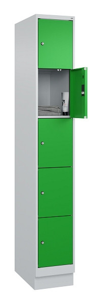 C+P Schließfachschrank Evolo PLUS, mit Sockel, 5 Fächer, 1950x300x500mm, 7035/60, Frontfarbe RAL 6037 Reingrün, 049020-105 S10011