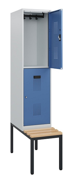 C+P Doppelstöckiger Spind Evolo PLUS, Bank, 2 Fächer, 1950x400x815mm, 7035/5023, Zylinderschloss, Sitzfläche Buche-Hartholz, Sitzbank, 0493505-12 S10033