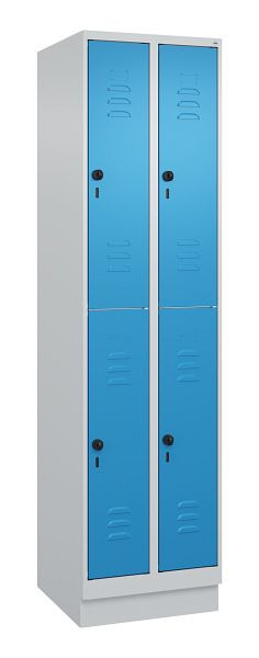 C+P Doppelstöckiger Spind Classic PLUS, Sockel, 2 Abteile, 1950x500x500mm, 7035/5012, 080320-29 S10004