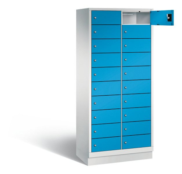 C+P Schließfachschrank Evolo, H1800xB810xT500mm, Farbe: Lichtgrau / Lichtblau, mit Steckdosenleiste, 48020-2210 S10188