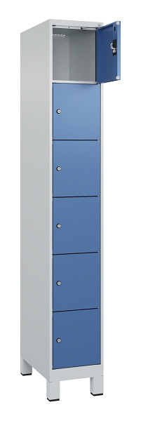 C+P Schließfachschrank Evolo PLUS, mit Füßen, 6 Fächer, 1950x300x500mm, 7035/50, Frontfarbe RAL 5023 Fernblau, 049010-106 S10008
