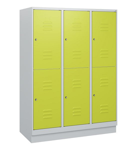C+P Doppelstöckiger Spind Classic PLUS, Sockel, 3 Abteile, 1630x1200x500mm, 7035/0024, Zylinderschlösser, 0803205-32 S10040