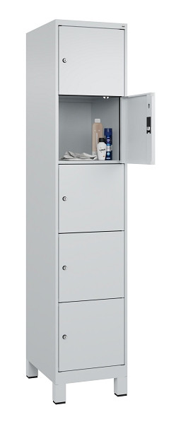 C+P Schließfachschrank Evolo PLUS, mit Füßen, 5 Fächer, 1950x400x500mm, 7035/70, Frontfarbe RAL 7035 Lichtgrau, 049010-125 S10013