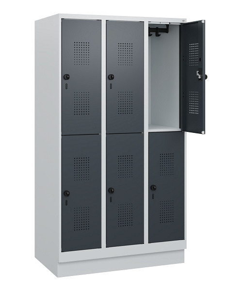 C+P Doppelstöckiger Spind Evolo PLUS, Sockel, 6 Fächer, 1630x900x500mm, 7035/701, Drehriegel, 0493205-30 S10012