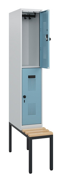 C+P Doppelstöckiger Spind Evolo PLUS, Bank, 2 Fächer, 1950x300x815mm, 7035/0010, Drehriegel, Sitzfläche Buche-Hartholz, Sitzbank, 0493505-10 S10009