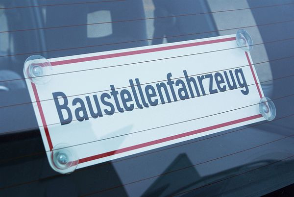 Schilder Klar Heckscheibenschild Baustellenfahrzeug, 400x140x1.5 mm Kunststoff, 619/71