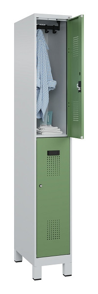 C+P Doppelstöckiger Spind Evolo PLUS, mit Füßen, 2 Fächer, 1950x300x500mm, 7035, Frontfarbe RAL 6011 Resedagrün, Zylinderschloss, 049310-10 S10037