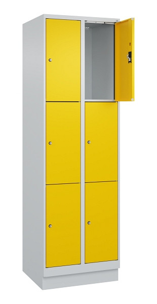 C+P Schließfachschrank Evolo PLUS, mit Sockel, 6 Fächer, 1950x600x500mm, 7035/10, Frontfarbe RAL 1023 Verkehrsgelb, 049020-203 S10001
