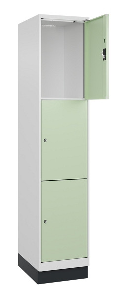 C+P Schließfachschrank Evolo PLUS, mit Sockel, 3 Fächer, 1950x400x500mm, 9016/60, 049020-123 S10019