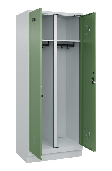 C+P Schwarz-Weiß-Spind Evolo PLUS, mit Sockel, 2 Abteile, 1950x800x500mm, 7035/6, Frontfarbe RAL 6011 Resedagrün, Zylinderschloss, 049022-22 S10037