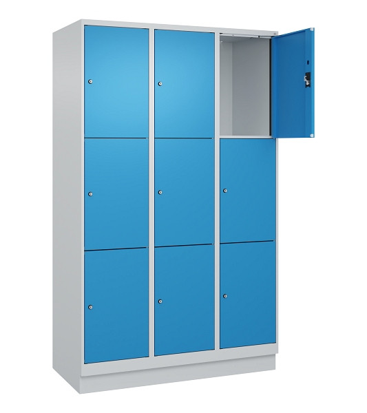 C+P Schließfachschrank Evolo PLUS, mit Sockel, 9 Fächer, 1950x1200x500mm, 7035/5, Frontfarbe RAL 5012 Lichtblau, 049020-323 S10007