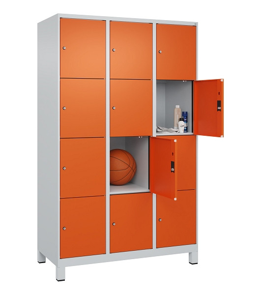 C+P Schließfachschrank Evolo PLUS, mit Füßen, 12 Fächer, 1950x1200x500mm, 7035/2004 Reinorange, Abteile 3, Abteilbreite 400 mm, 049010-324 S10002
